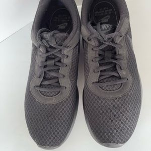 Men’s NIKE Black athletic shoe Size 11.5 medium